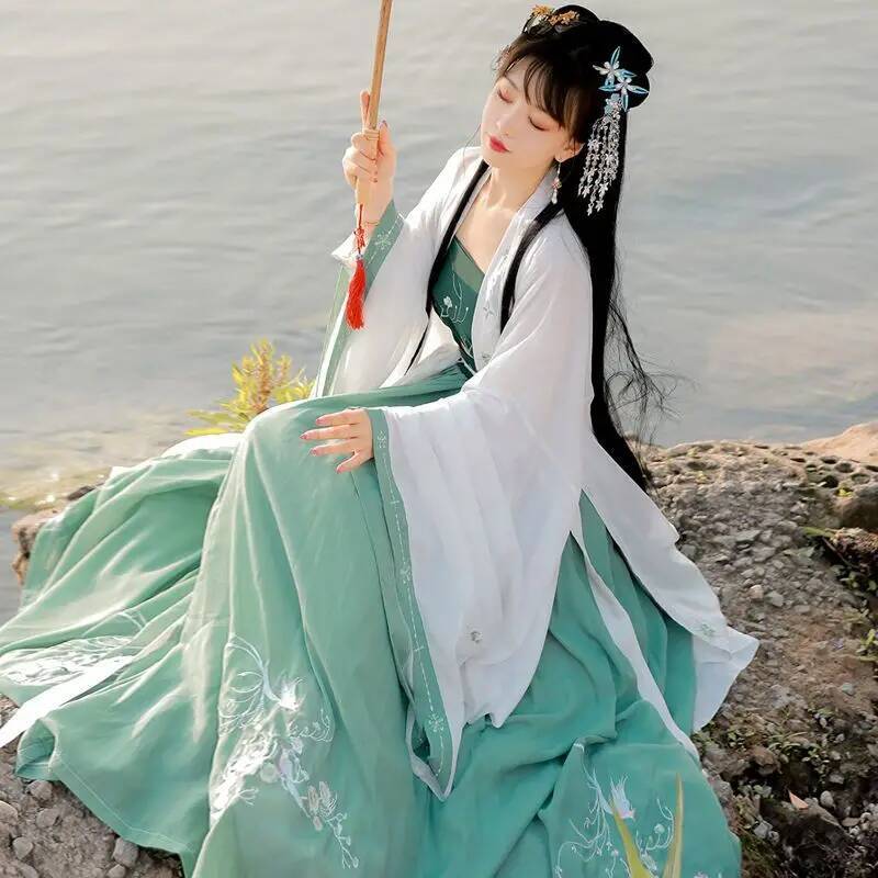 Chinese Traditional Dress for  - مراجعة Ethnic Dress Fashion Show وسعره