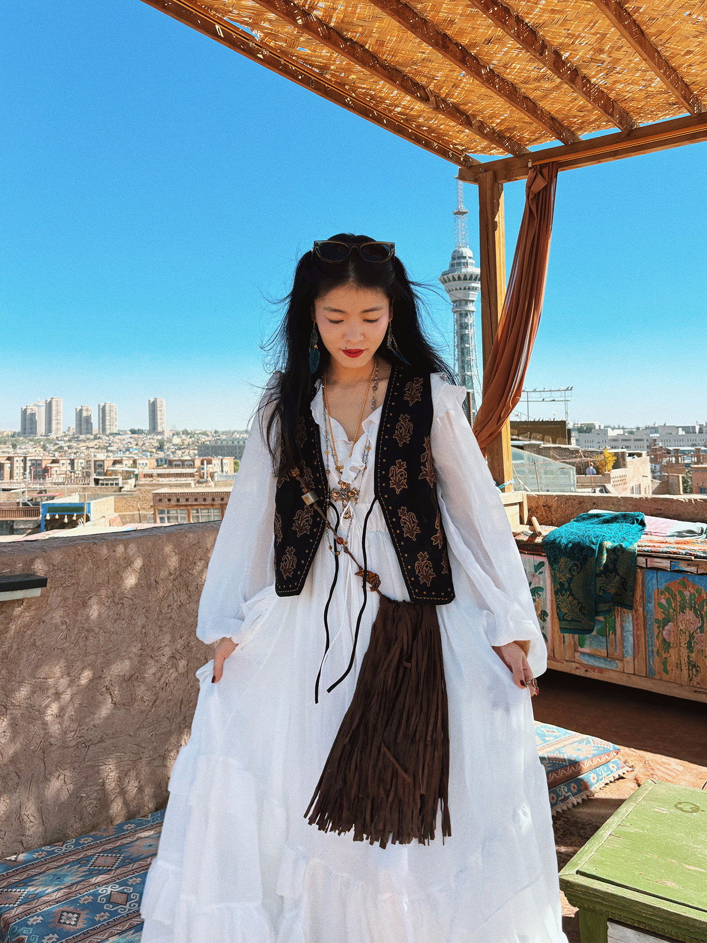 Black Embroidered Velvet Vest  - مراجعة Ethnic Wear Fashion Designer وسعره